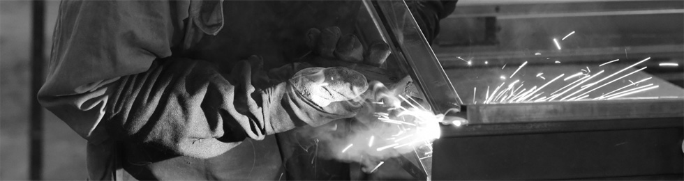 深圳市大河工業(yè)設(shè)備有限公司專(zhuān)業(yè)生產(chǎn)自動(dòng)焊錫機(jī)、鎖螺絲機(jī)、點(diǎn)膠機(jī)、XYZ三軸、多軸，臺(tái)式、立式、柜式等標(biāo)準(zhǔn)型及非標(biāo)定制型自動(dòng)化設(shè)備。工廠位于創(chuàng)新之都--深圳特區(qū)，是國(guó)內(nèi)少數(shù)集自動(dòng)化方案設(shè)計(jì)和自動(dòng)化設(shè)備研發(fā)、生產(chǎn)、銷(xiāo)售、創(chuàng)新、應(yīng)用于一體的準(zhǔn)工業(yè)4.0級(jí)設(shè)備服務(wù)企業(yè)